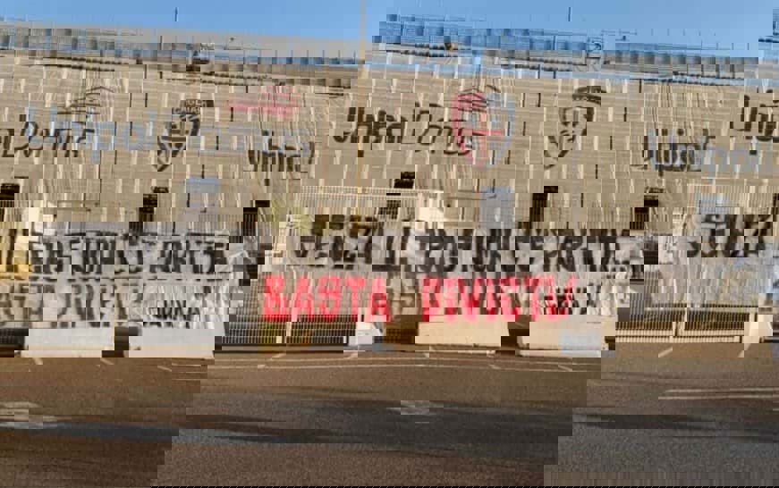 striscione curva a cagliari napoli